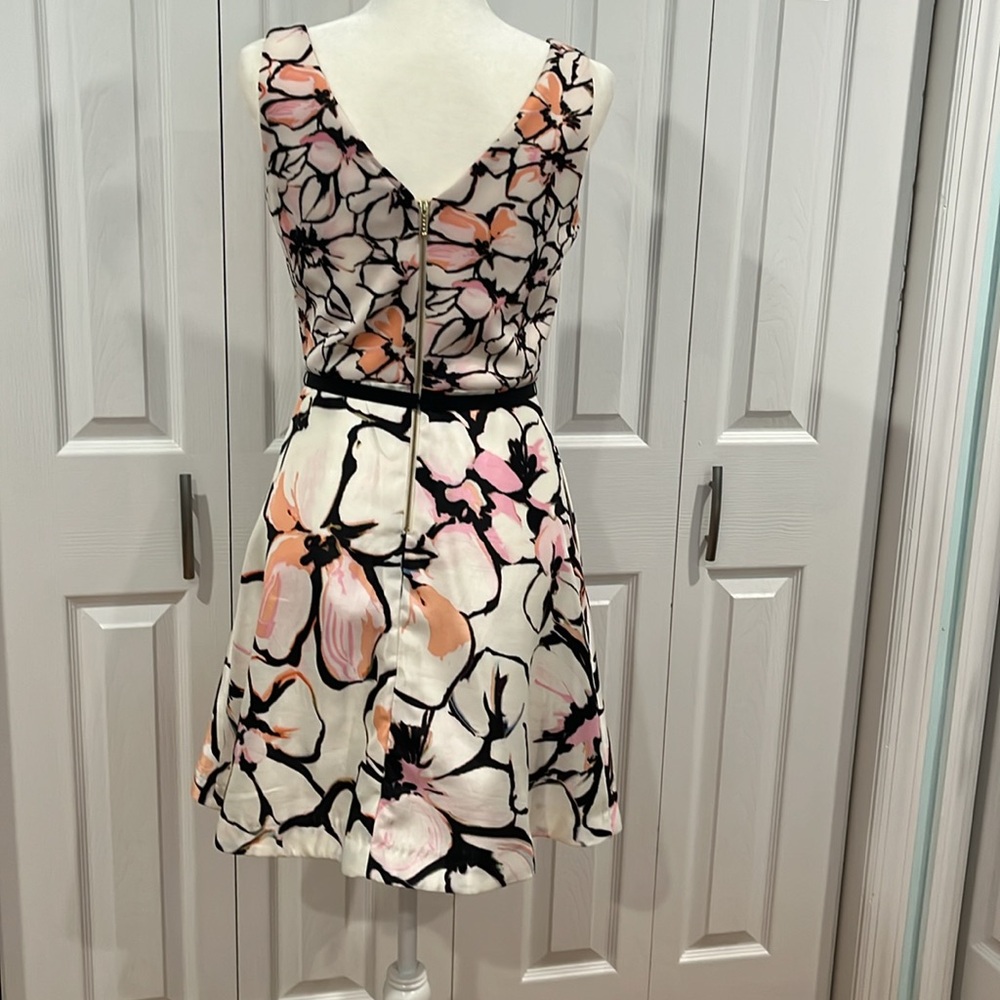 Cocktail dress white with peach and pink flowers. - Picture 3 of 4